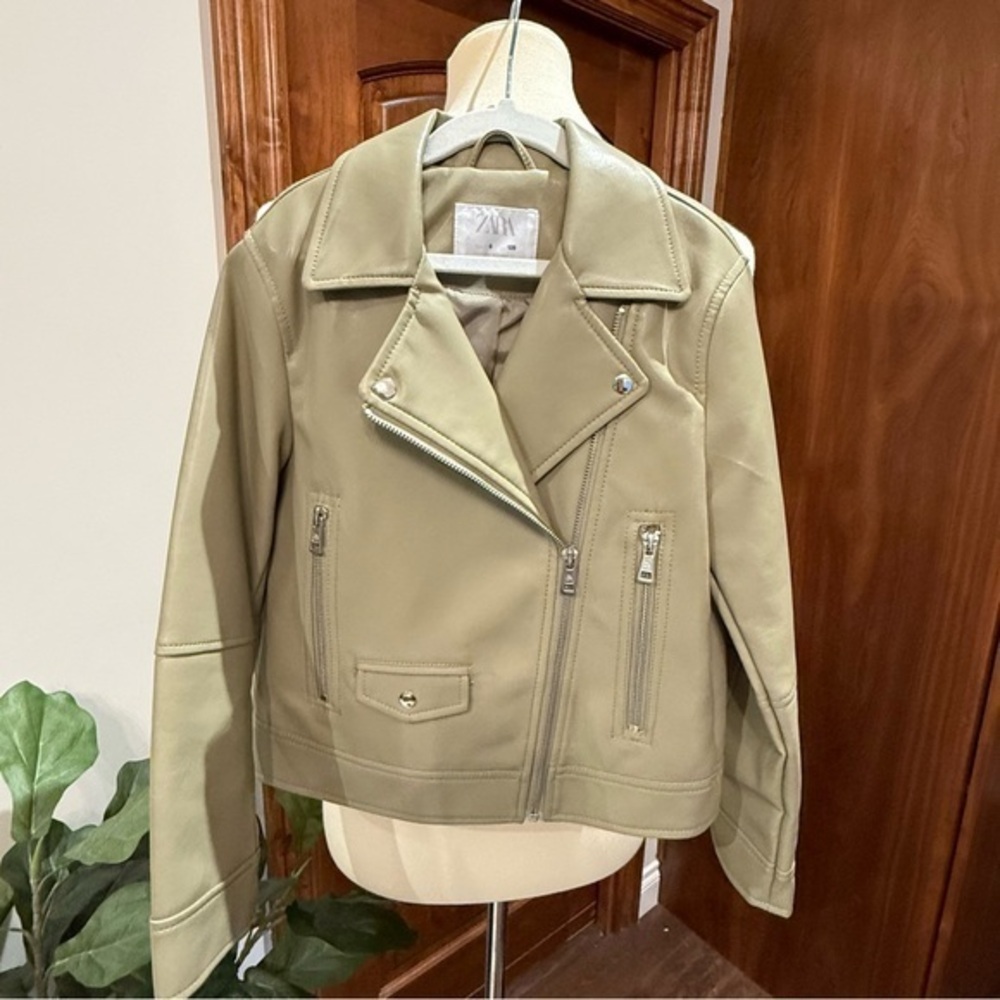 💋Zara light green Faux Leather Biker girl Jacket. Size 8
